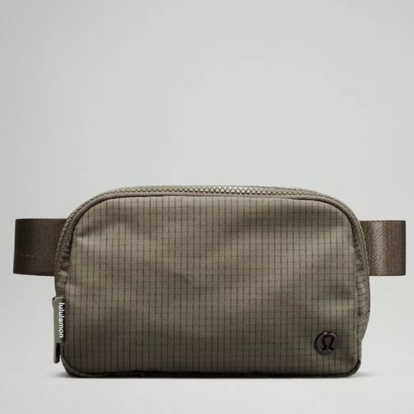 lululemon athletica Handbags - NWT Lululemon Everywhere Belt Bag EBB Carob Brown Black Pattern